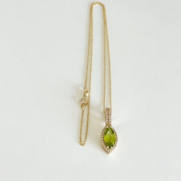 14K Solid Yellow Gold Genuine Diamond Peridot Marquise August Pendant Necklace - Picture 1 of 12